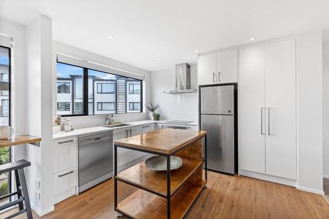 Photo of property in 18 Memorial Park Lane, Hobsonville, Auckland, 0618