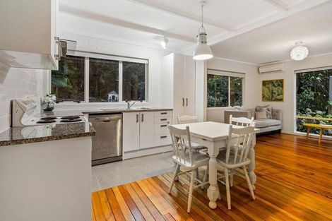 Photo of property in 30 Mahoe Road, Titirangi, Auckland, 0604