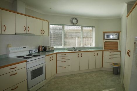Photo of property in 9 Greenaway Road, Waikanae, 5036