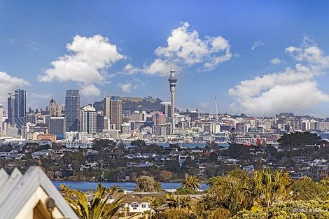 Photo of property in 49 Seaview Road, Castor Bay, Auckland, 0620