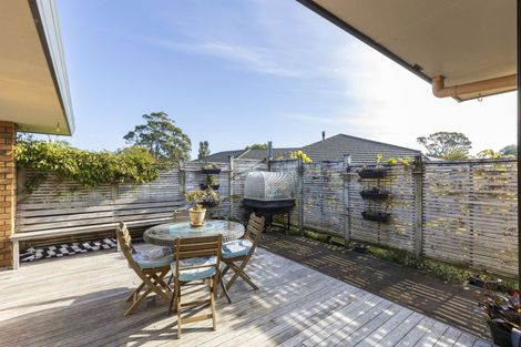 Photo of property in 6 Royal Heights, Glen Avon, New Plymouth, 4312