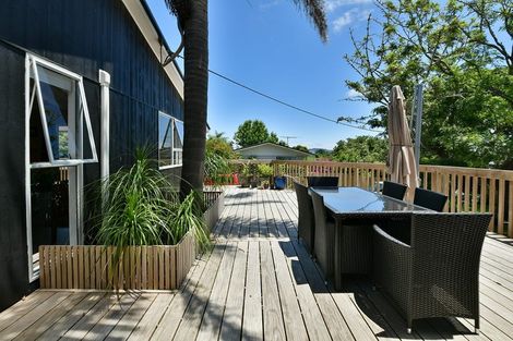 Photo of property in 6 Hand Road, Helensville, 0800