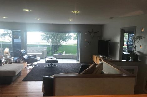Photo of property in 2/11 Montrose Terrace, Mairangi Bay, Auckland, 0630