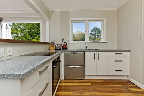Photo of property in 123 Millbrook Road, Sunnyvale, Auckland, 0612