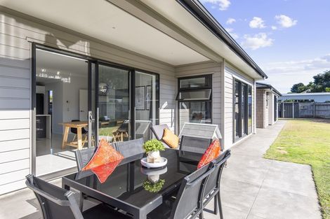 Photo of property in 11 Petrel Close, Paraparaumu Beach, Paraparaumu, 5032