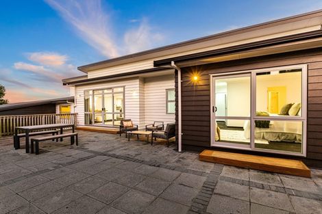 Photo of property in 38 Tongariro Drive, Aotea, Porirua, 5024