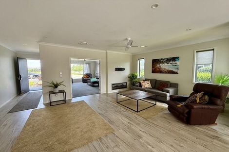 Photo of property in 16 Huka Heights Drive, Rangatira Park, Taupo, 3330