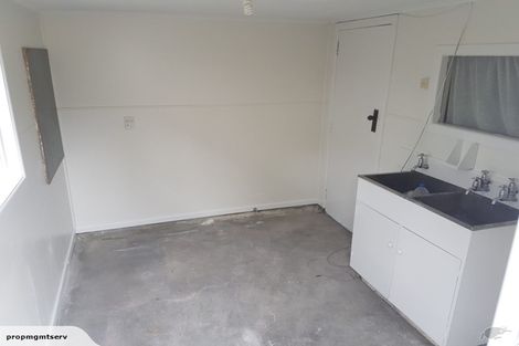 Photo of property in 15 Sherwood Avenue, Te Atatu South, Auckland, 0610