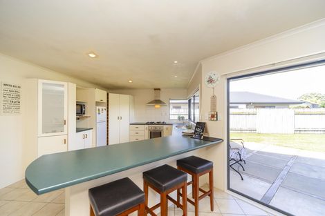 Photo of property in 110 Peter Hall Drive, Kelvin Grove, Palmerston North, 4414