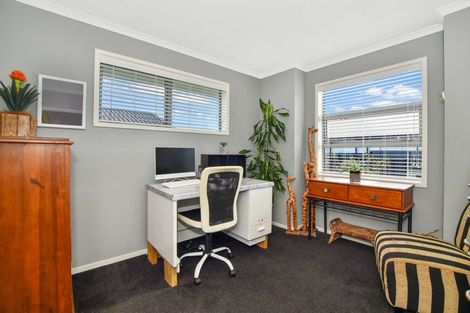 Photo of property in 23 Royal Crescent, Papamoa, 3118