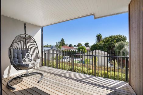 Photo of property in 8/5 Peachgrove Road, Te Atatu Peninsula, Auckland, 0610