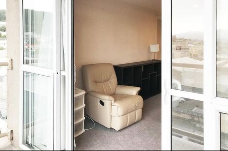 Photo of property in Grandstand Apartments, 12/80u Kent Terrace, Mount Victoria, Wellington, 6011
