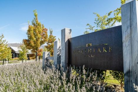 Photo of property in 17 Mount Creighton Crescent, Wanaka, 9305