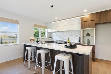 Photo of property in 2 Imatra Place, Sunnyhills, Auckland, 2010