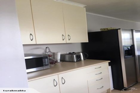 Photo of property in 5 Quigley Street, Newlands, Wellington, 6037