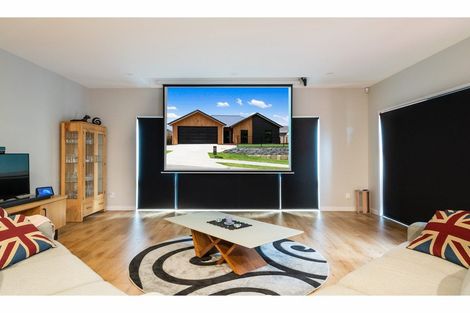 Photo of property in 14 Kaimai Avenue, Massey, Auckland, 0614