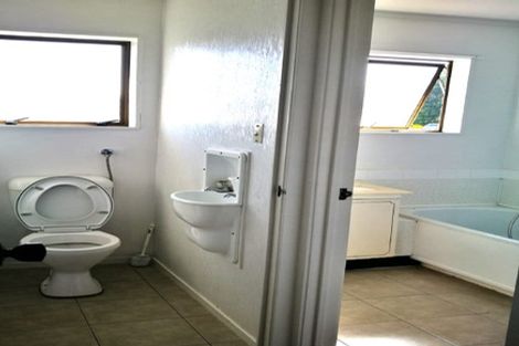 Photo of property in 2/320 Pakuranga Road, Pakuranga Heights, Auckland, 2010