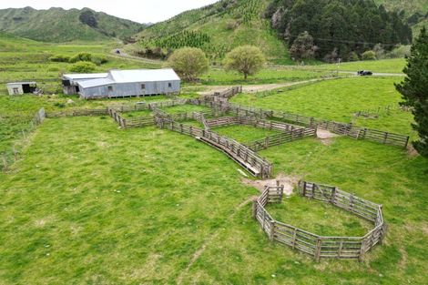 Photo of property in 2560 Rawhitiroa Road, Matemateaonga, Eltham, 4399