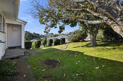 Photo of property in 4 Clerke Place, Marfell, New Plymouth, 4310