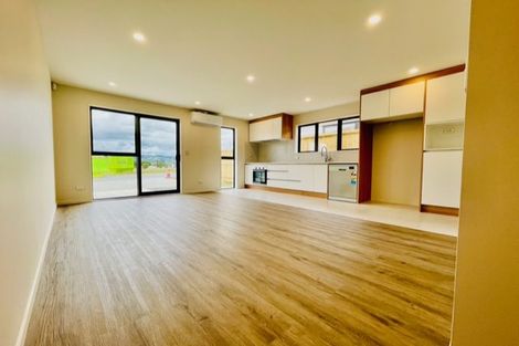 Photo of property in 22 Rorotu Avenue, Karaka, 2113