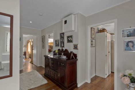 Photo of property in 32 Lowry Crescent, Stokes Valley, Lower Hutt, 5019