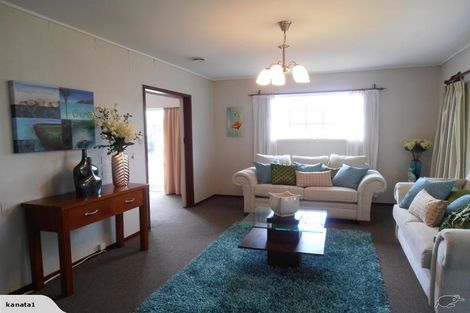 Photo of property in 1 Miltonia Avenue, Te Atatu South, Auckland, 0610