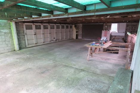 Photo of property in 33 Savoy Road, Glen Eden, Auckland, 0602