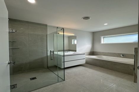 Photo of property in 15 George Yee Place, Taradale, 4112