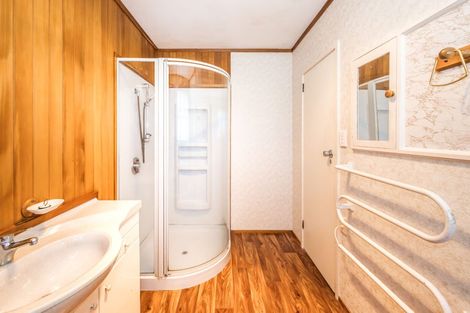 Photo of property in 2 Leybourne Avenue, Waikanae, 5036