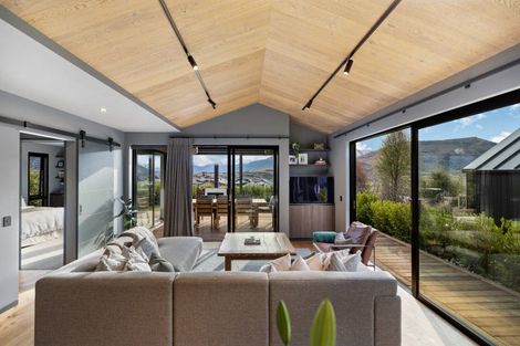 Photo of property in 11b Double Cone Road, Jacks Point, Queenstown, 9371
