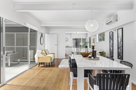 Photo of property in 3 Micawber Place, Mellons Bay, Auckland, 2014