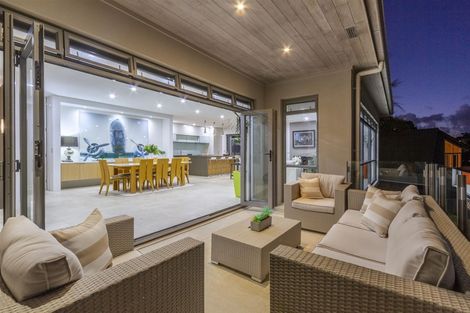 Photo of property in 95b Braemar Road, Castor Bay, Auckland, 0620