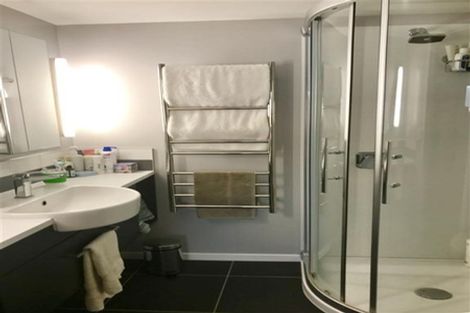 Photo of property in 2u4 Grafton Road, Roseneath, Wellington, 6011