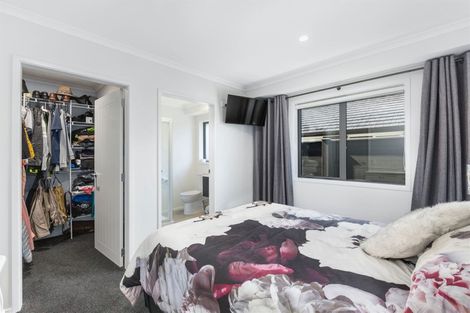 Photo of property in 3 Shearwater Lane, Whitby, Porirua, 5024