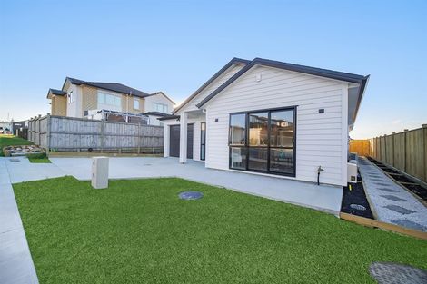 Photo of property in 30 Cloonlyon Drive, Flat Bush, Auckland, 2019