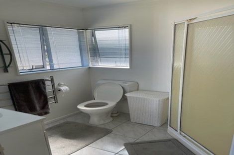 Photo of property in 35 Rifleman Rise, Unsworth Heights, Auckland, 0632