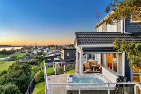 Photo of property in 8 Waititiro Rise, Stanmore Bay, Whangaparaoa, 0932