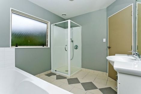 Photo of property in 21 Gretna Green, Browns Bay, Auckland, 0630