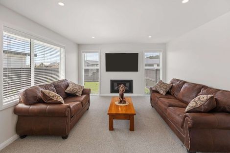 Photo of property in 1 Corsica Court, Fitzherbert, Palmerston North, 4410