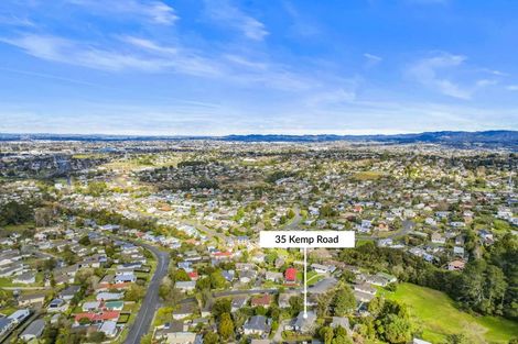 Photo of property in 35 Kemp Road, Massey, Auckland, 0614
