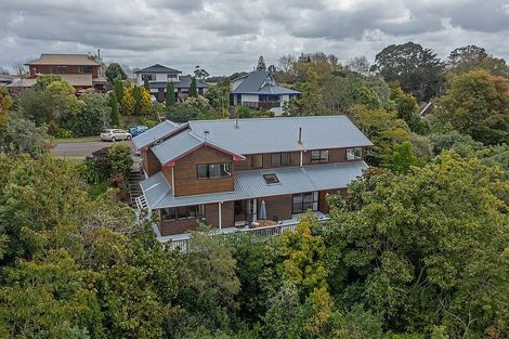 Photo of property in 32 Springdale Grove, Fitzherbert, Palmerston North, 4410
