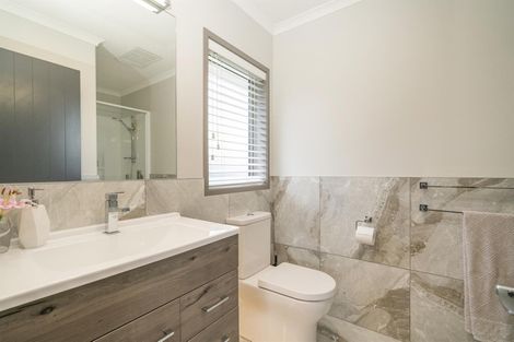 Photo of property in 2 Oscar Place, Whitianga, 3510