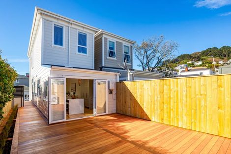 Photo of property in 2-4 Caroline Street, Mount Victoria, Wellington, 6011