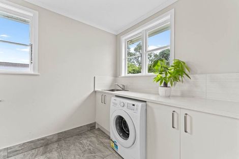 Photo of property in 37 Queen Mary Avenue, New Lynn, Auckland, 0600