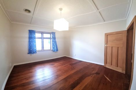 Photo of property in 122a Apu Crescent, Lyall Bay, Wellington, 6022