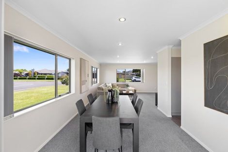 Photo of property in 21 Madison Street, Cambridge, 3434