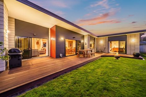 Photo of property in 14 Resolution Drive, Whitby, Porirua, 5024