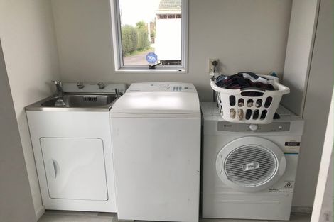 Photo of property in 28 Rewarewa Road, Te Atatu Peninsula, Auckland, 0610