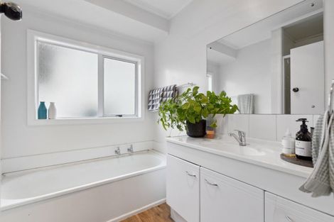 Photo of property in 15 Frederick Street, Two Mile Bay, Taupo, 3330