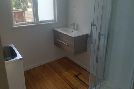 Photo of property in 176 Beach Haven Road, Beach Haven, Auckland, 0626